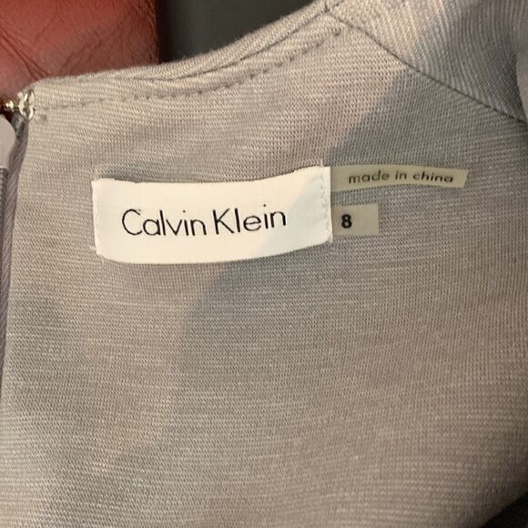 Calvin Klein Size 8 V Neck Short Sleeve Gray Tan Waist Slimming Woman’s Dress - Picture 8 of 10